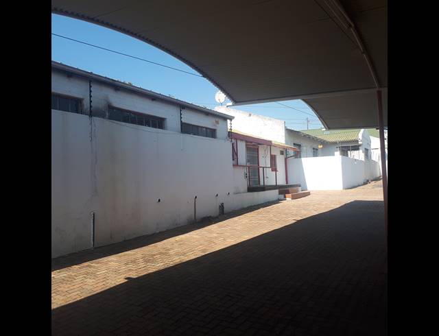 M² OFFICE TO LET IN ROCKY DRIFT